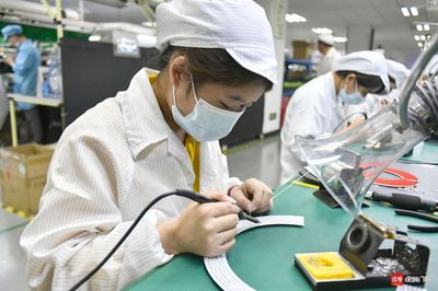 東莞企業(yè)全面發(fā)力，手機(jī)軟件產(chǎn)業(yè)掀起生產(chǎn)熱潮